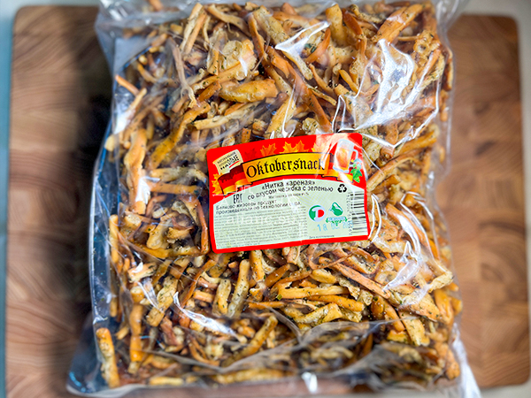 Нитка ЖАРЕНАЯ "Чеснок с зеленью" Oktobersnack 1 кг (сырный продукт) в Шатуре