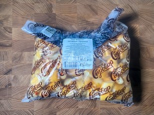 Рыбные снеки: Сыр 1 кг ГОРНЫЙ СЫРОВАР (Бочонок копчёный с паприкой)